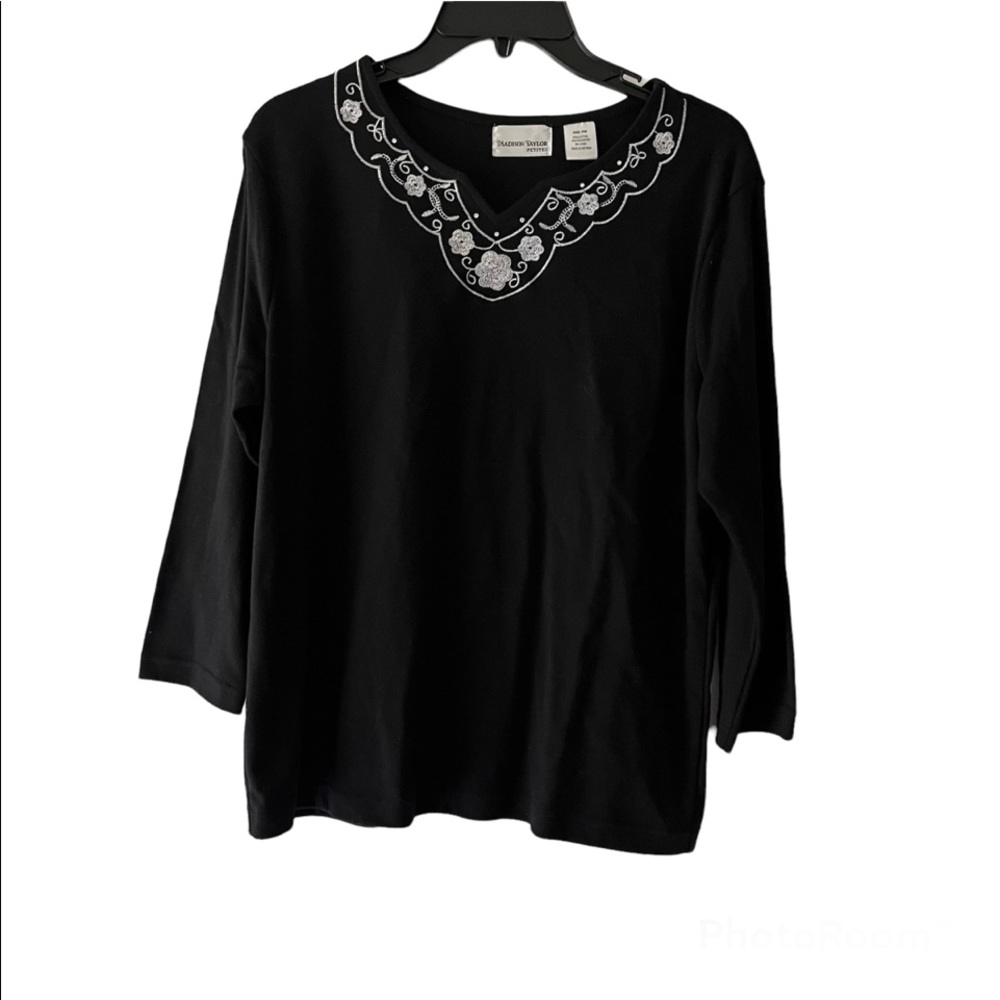 Madison Taylor Pullover Black Top Sz Petite Medium